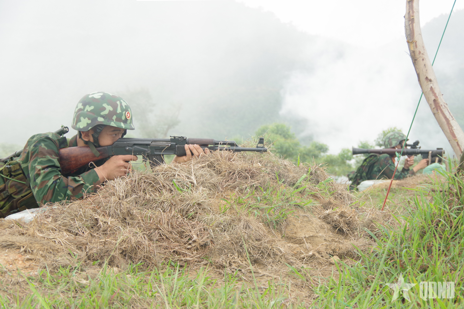 Quảng Ninh: Trung đoàn 244 diễn tập chiến thuật có bắn đạn thật cấp trung đội

